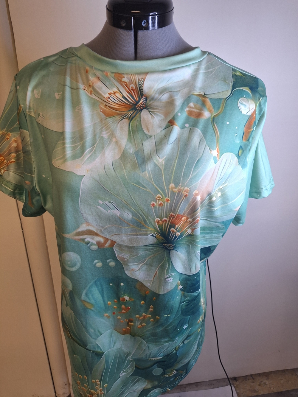 Sea Green Floral Short Sleeve Tee Size Large